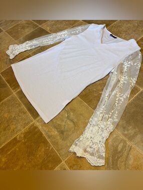 Noracora Long Sleeve Lace Top